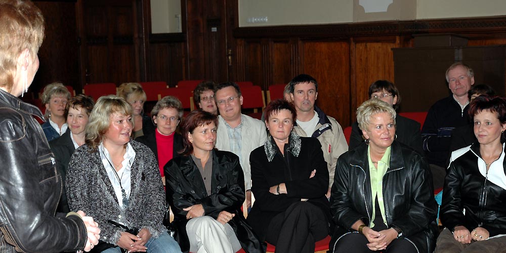 Gruppenbild vor unserer Schule